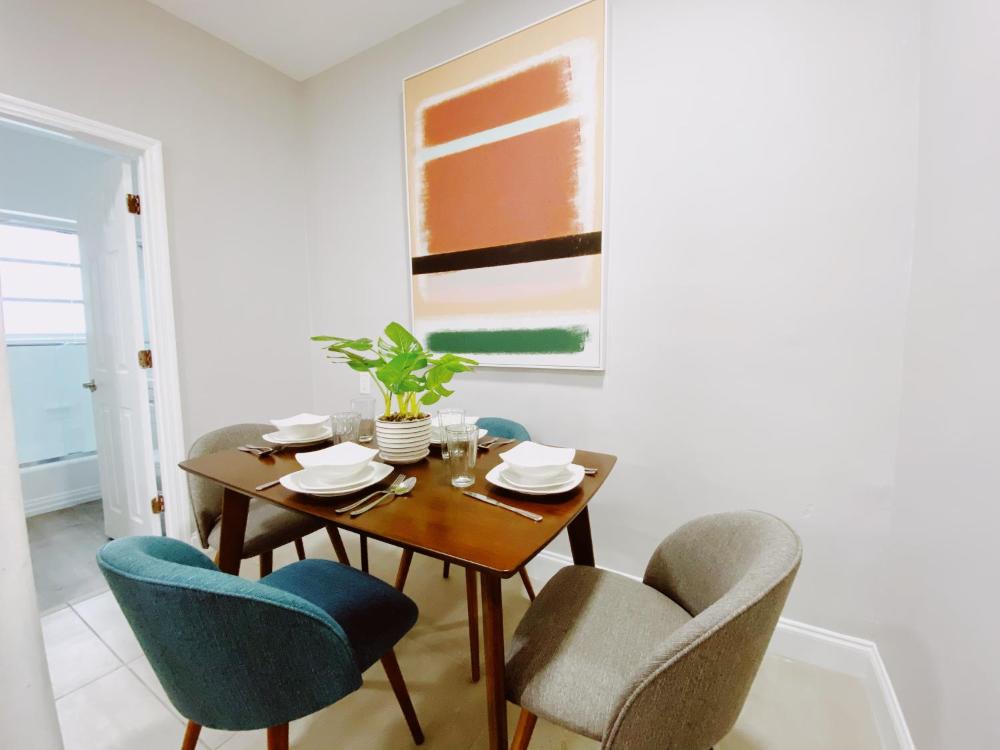 Premium Two Queen Studio with Kitchen and Sofa Bed interior
